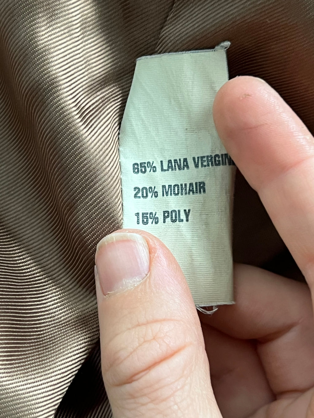 Cappotto in lana rifinito a mano