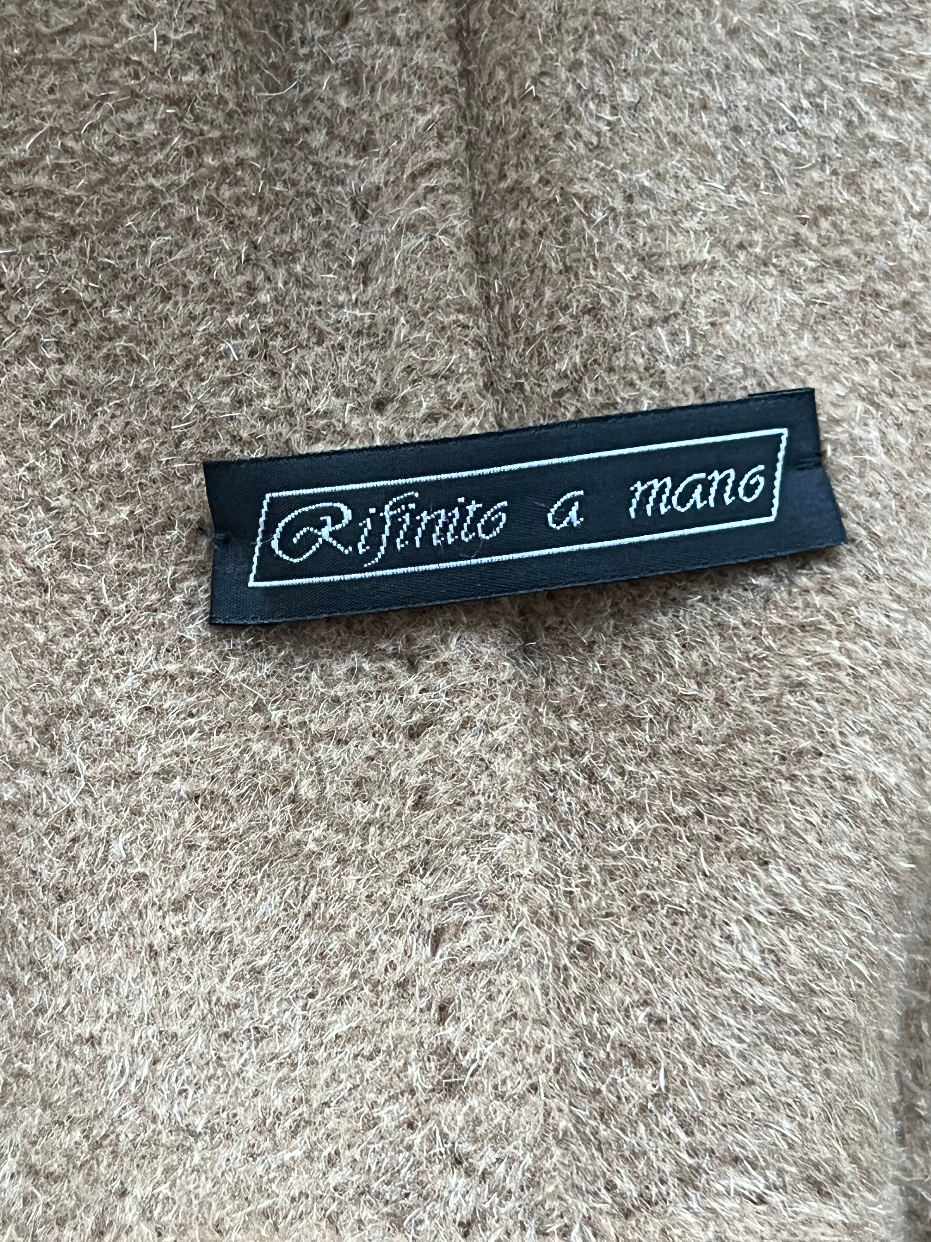 Cappotto in lana rifinito a mano