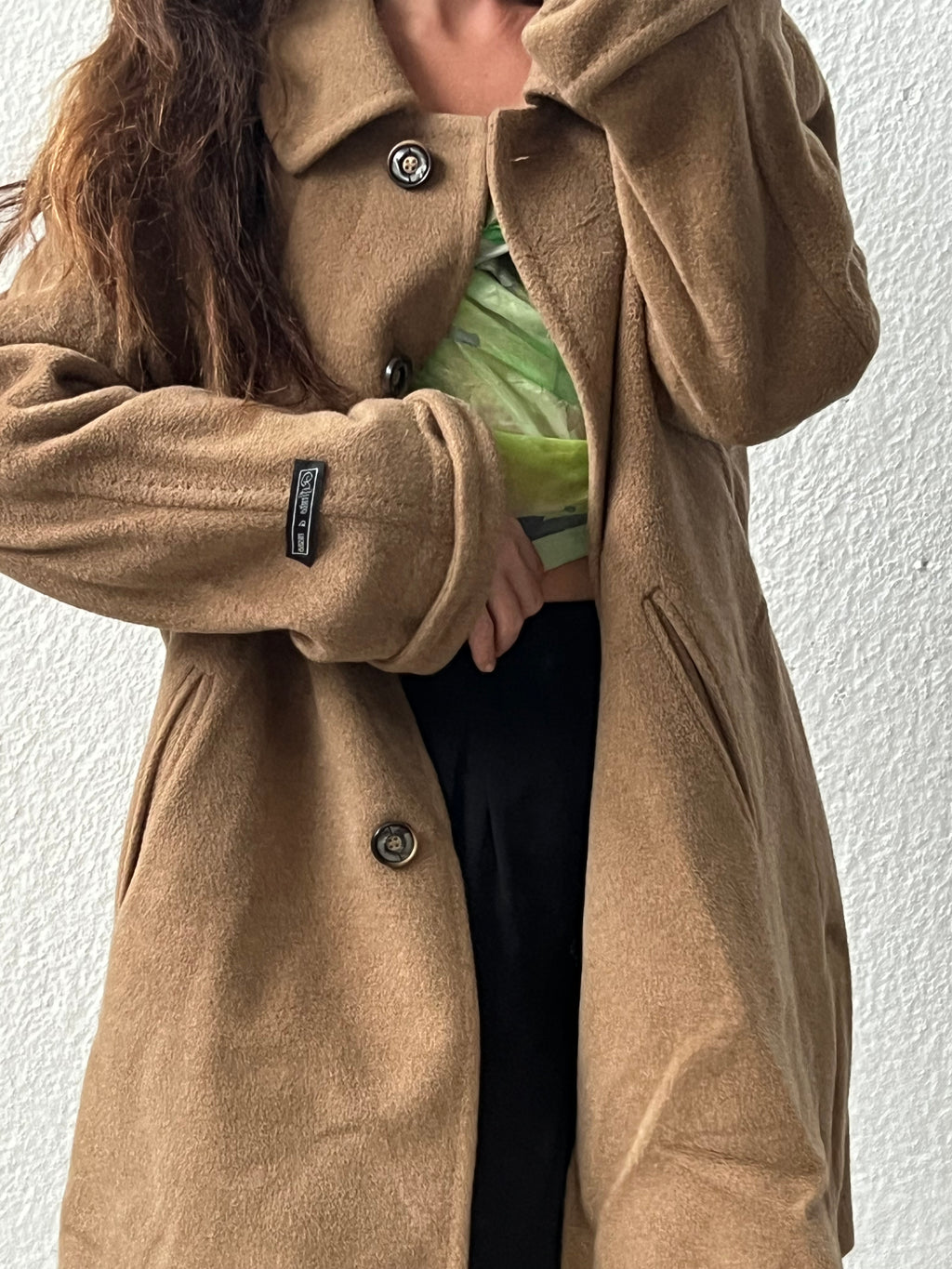 Cappotto in lana rifinito a mano