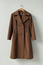 Cappotto cammello revers tasche toppa su gruccia