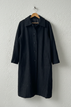 Cappotto nero bouclé su gruccia
