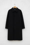 Cappotto nero raglan tre bottoni su gruccia