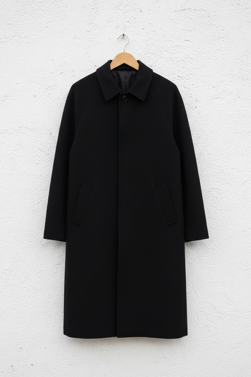 Cappotto nero raglan tre bottoni su gruccia
