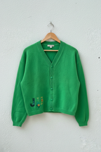 Cardigan verde su gruccia