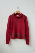 Maglione rosso su gruccia