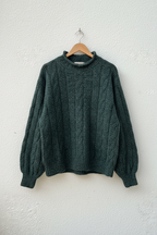 Maglione verde scuro su gruccia