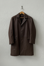 Trench pelle marrone scuro su gruccia
